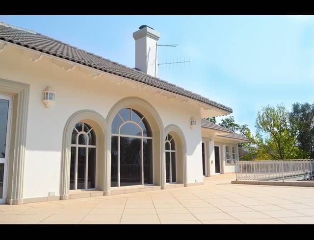 BEDROOM HOUSE FOR SALE IN SANDHURST
